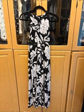 Tommy Bahama Sleeveless Black and white floral maxi
